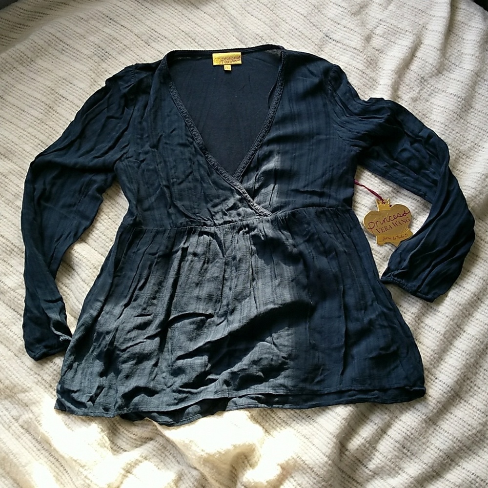 Long sleeve, v-neck, blouse